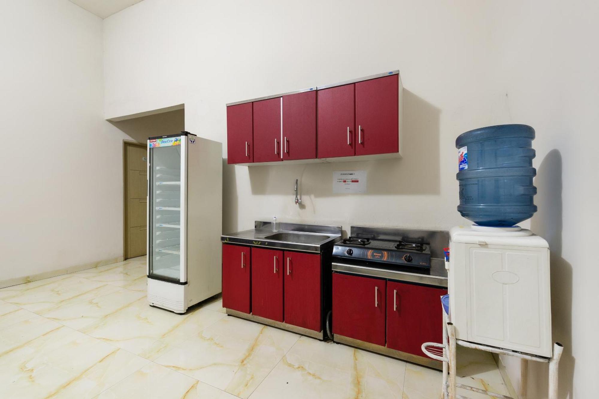 Oyo Life 2108 Griya Aisyah Residence 수라바야 외부 사진