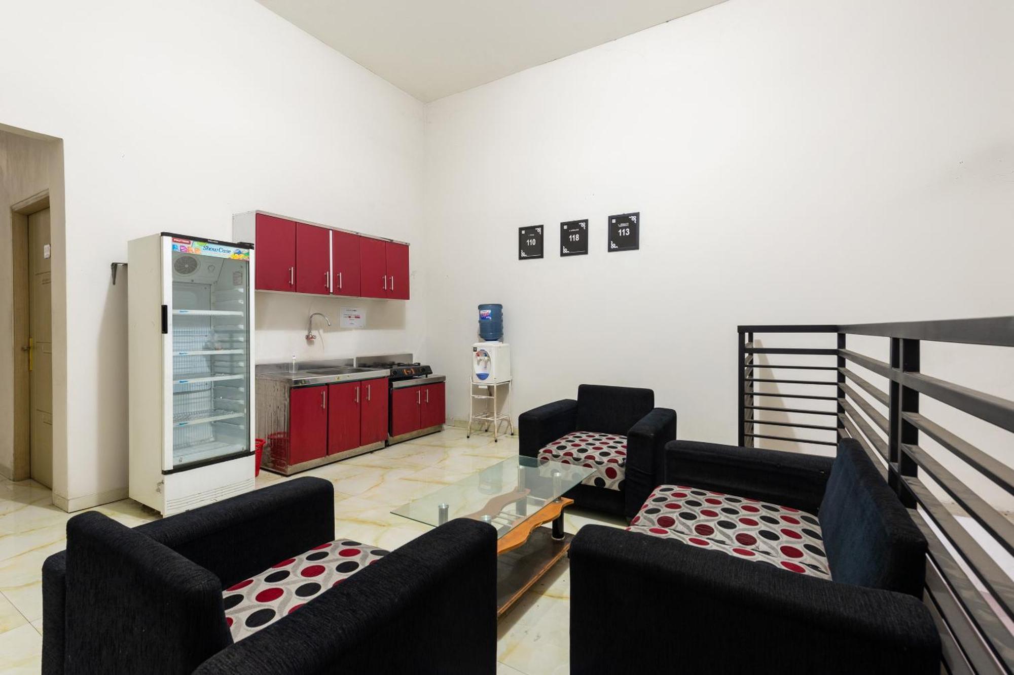 Oyo Life 2108 Griya Aisyah Residence 수라바야 외부 사진
